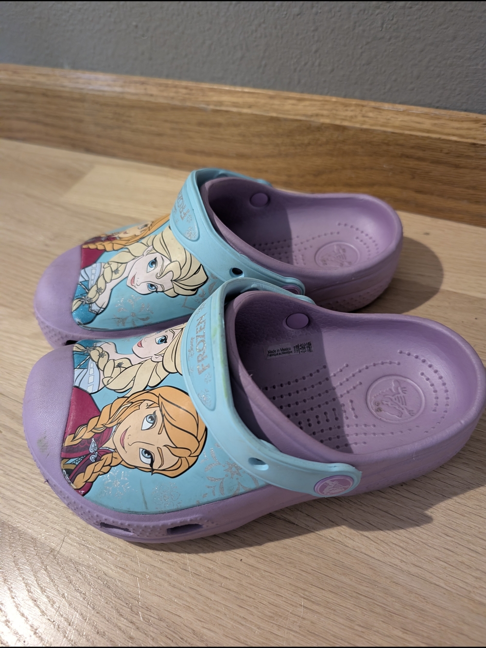 Disney Frozen Girls' Crocs Lavender - Picture 2 of 5